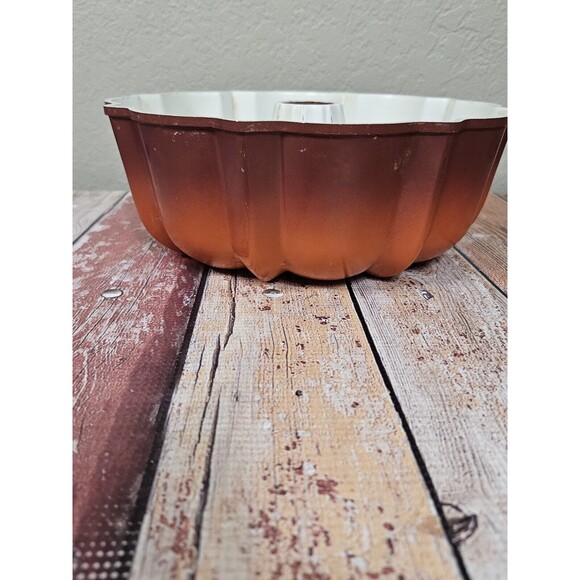 VTG Bundt Brand Northland Aluminum Fluted Tube Ombre 10" Cake Pan - Picture 6 of 11